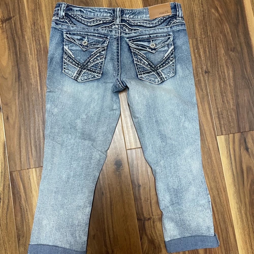 RUE 21 Capris
